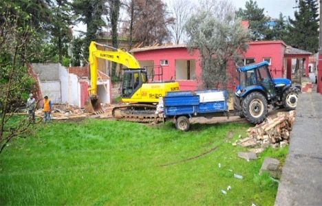 Bursa Orhangazi’deki eski kaymakamlık lojmanı yıkıldı!