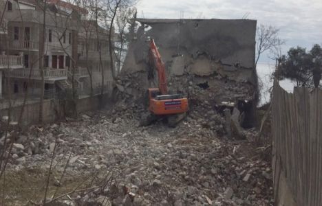 Silivri Gümüşyaka’daki metruk bina yıkıldı!