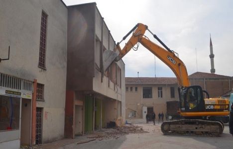 Aydın Germencik Belediyesi’nin eski hizmet binası yıkıldı!