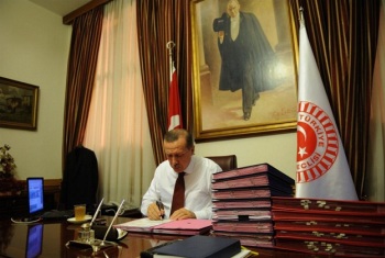 Başbakan’ın çalışma odasına 330 bin lira