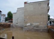 Su biriken temelin yanındaki 2 bina tahliye edildi