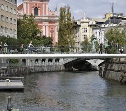 Ljubljana’da Şeffaf Bir Yaya Köprüsü Tasarımı