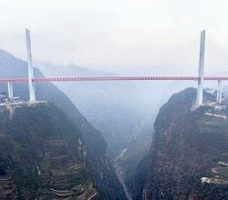 Dünyanın en yüksek köprüsü Çin’de açıldı!