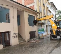 Bursa Demirtaşpaşa İlköğretim Okulu yıkıldı!