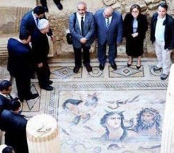 2 Bin Yıllık Mozaikleri, Üzerine Basarak Tanıttılar