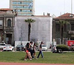 İzmir’deki Tarihi Binayı Çipras Kurtardı
