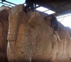 IŞİD, Ninova’da Antik Heykelleri Parçaladı