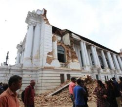 Nepal 7,8 büyüklüğündeki depremle sallandı !