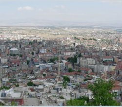 Nevşehir Belediyesi inşaatına mikserler beton dökülürken
