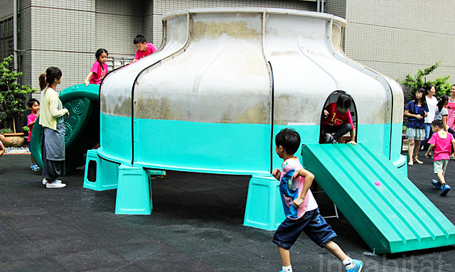 Su Tankları Çocuk Oyun Alanlarına Dönüştü